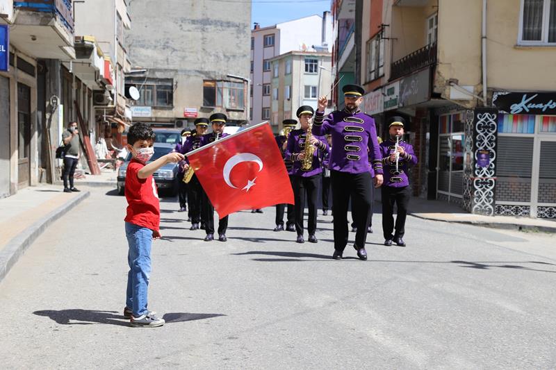 Ordu'da Kent Orkestrası ve Şehir Bandosu çocukların yüzünü güldürdü