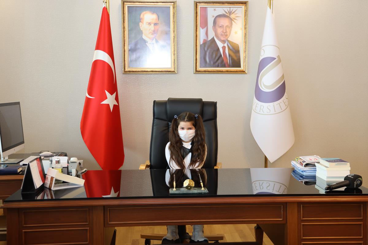 Rektör Akdoğan 23 Nisan’da Koltuğunu Çocuklara Devretti