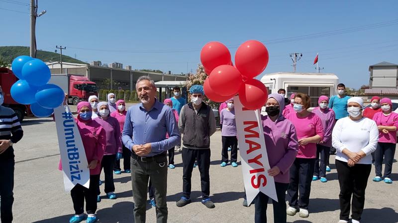 Fatsa'da İşçi bayramını 1 Mayıs ve Umut Biziz yazılı balonlarla kutladılar