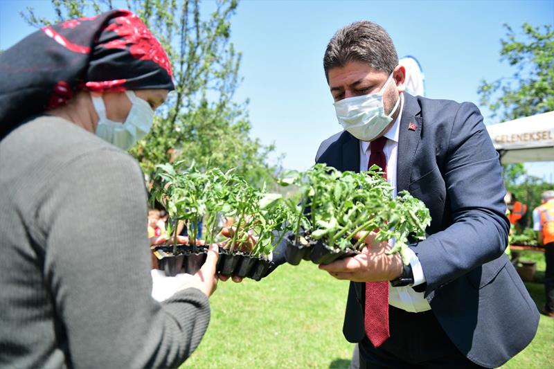 Başkan Tören Kökenli ve Karacaömer’de Üreticilere Fide Dağıttı