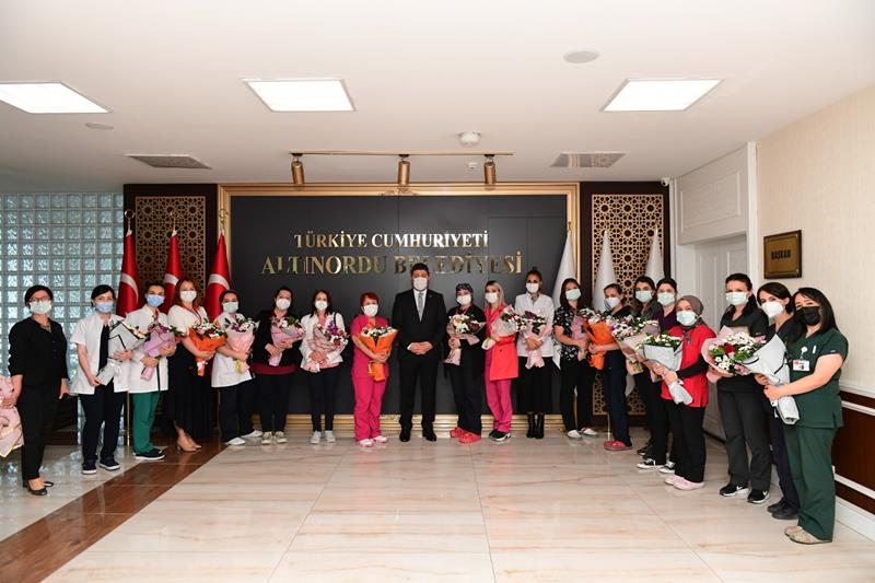 Başkan Tören Hemşireler ile bir araya geldi