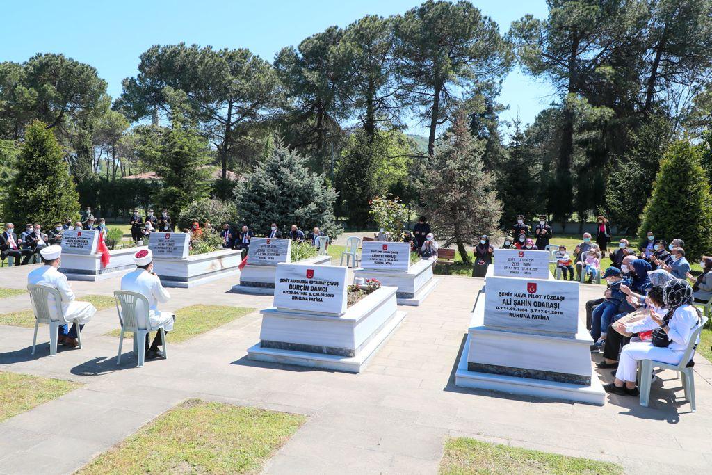 Vali Sonel, Arefe Gününde Şehit ve Gazi ailelerini yalnız bırakmadı