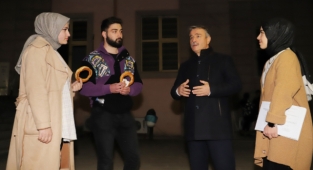 Amasya Üniversitesi'nde gece ders çalışan öğrenciye ücretsiz çay simit