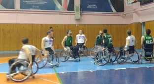 Engelsizler Ordusu dolu dizgin