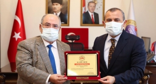 Kamu-Der'den Vali Sonel'e 