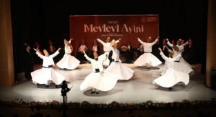 Mevlevi Ayini ve Sema gösterisi mest etti 