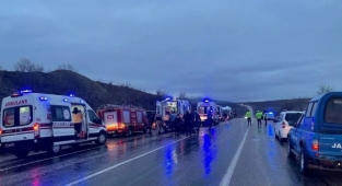 Ordu tur midibüsü kaza yaptı 28 yolcu yaralandı