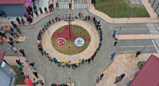 Altınordu Belediyesi'nin çocuklara özel sinema günleri renkli görüntülere sahne oluyor