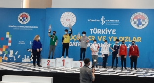 Büyükşehir satranç takımı milli takımın kapısını araladı