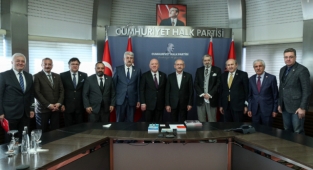 TGK medyanın sorunları raporunu Kılıçdaroğlu'na sundu