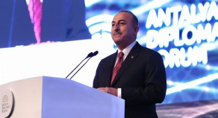 Bakan Çavuşoğlu: Barış çabaları diplomasiyle sürecek
