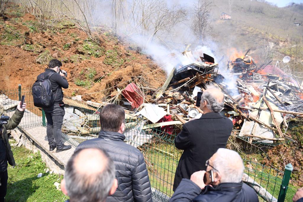 Başkan Tören Heyelan Bölgesinde incelemelerde bulundu