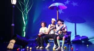 “Otobüs Durağında Üç Bencil” çocuk oyunu perde dedi