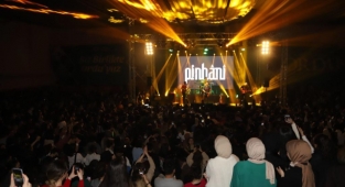 Pinhani konseri nefes kesti