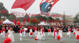 23 Nisan Ulusal Egemenlik ve Çocuk Bayramı coşkuyla kutlandı