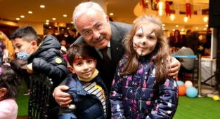 Başkan Güler çocukların arasına karıştı