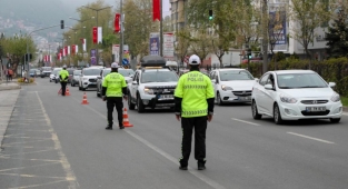 “Bayramınız Kemer Olsun” sloganıyla trafik denetimi yapıldı
