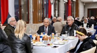 iftar yemeğinde bir araya gelindi