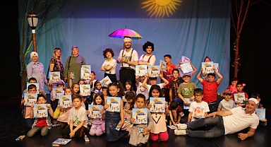 OBBKT, ilk defa tiyatroya gelen öğrenciler için sahne aldı