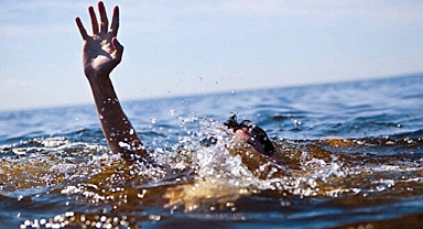 AFAD'dan Suda Hayat Kurtaran Tavsiyeler: Kıyıya Doğru Yüzme Köpüklü Suya Girme