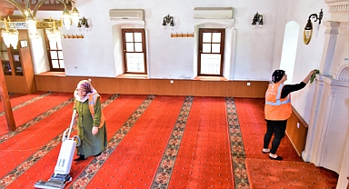 Altınordu Belediyesi camilere bayram temizliği yaptı