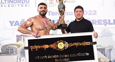 Altınordu Yağlı Güreşleri'nin Başpehlivanı Hasan Cengiz oldu