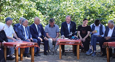 Başkan Recep Tayyip Erdoğan Ordu'da fındık üreticisini bahçede ziyaret etti