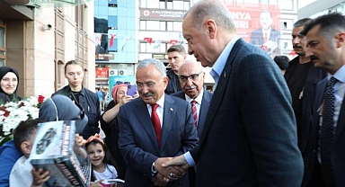Cumhurbaşkanı Erdoğan, büyükşehir belediyesini ziyaret etti