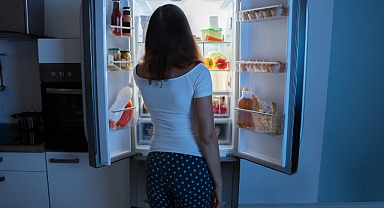 Geceyi buzdolabının önündemi geçiriyorsunuz