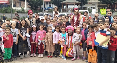 “Kedi ile Palyaço” oyunu Ordu'da tiyatro izlemeyen çocuk bırakmadı 