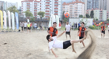 Plaj futbolunda şampiyonlar kupa ve madalyalarını aldı