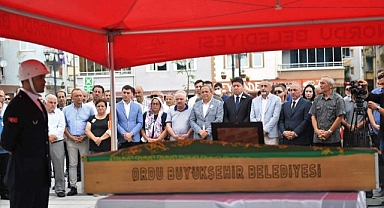 Ani vefatı ile herkesi üzen Altınordu Belediyesi Meclis Üyesi İnşaat Mühendisi Hüseyin Bayrak son yolculuğuna uğurlandı.