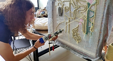 Öğrencilere halı üretimi uygulamalı gösterildi