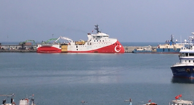 Ordu açıklarında doğalgaz arayacak 'Barbaros Hayrettin Paşa' sismik araştırma gemisi, Ünye Limanı’nda