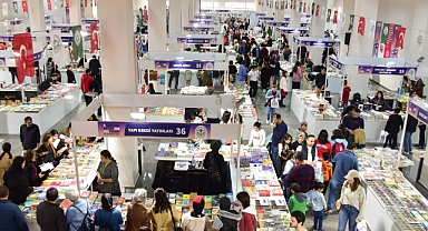 Doğu Karadeniz’in en büyük kitap fuarı ziyaretçi akınına uğruyor