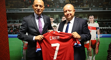 Cüneyt Çakır, Türkiye-Çekya maçı ile jübile yaptı