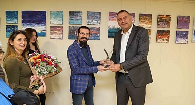 ‘Küçük İnsanların Gölgeleri’ Resim Sergisi Kartal Belediyesi’nde açıldı