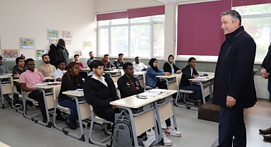 Rektör Elmacı yabancı öğrencilerine bir araya geldi