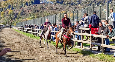 Ünye’de atlar, Ataya Saygı için koştu