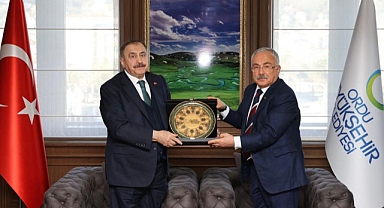 Eski Bakanı Veysel Eroğlu Ordu Büyükşehir Belediyesini ziyaret etti