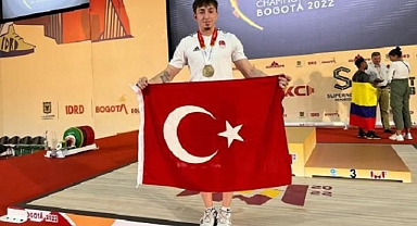 Ordulu Milli Halterci Yusuf, Kolombiya'da Dünya şampiyonu oldu.