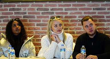 Yabancı fenomenler kayak merkezinde buluştu