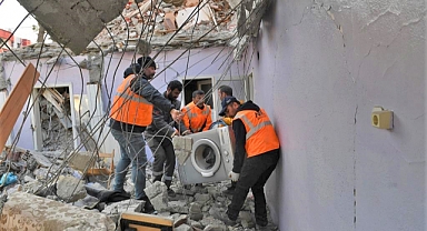 Başkan Tören tüm ekipleriyle deprem bölgesinde