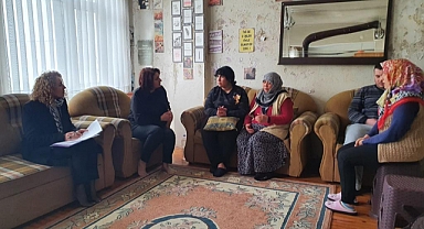 Handan Sonel, İlimizde misafir edilen depremzedeleri ziyaret ediyor.