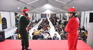 Altınordu Belediyesi deprem bölgesinde çocukları güldürdü