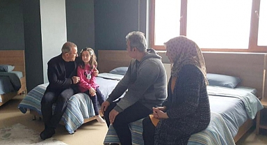 Vali Sonel, Depremzede Aileleri Ziyaret Etti