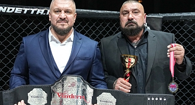 Viyana’daki boksta depremzedeler için 11 bin Euro bağış yapıldı