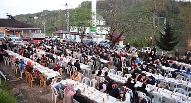 Başkan Tören, Altınordulular ile gönül sofralarında bir arada