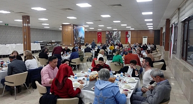 Emekli polislere Müdür Ateş'ten iftar yemeği