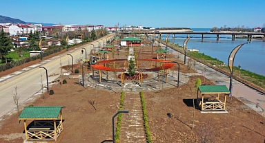 Melet'e hak ettiği değer gösteriliyor